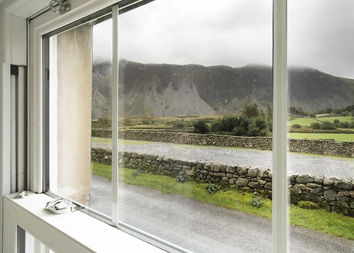 The Screes - Short Stroll From Wastwater - Herdwick Smardale